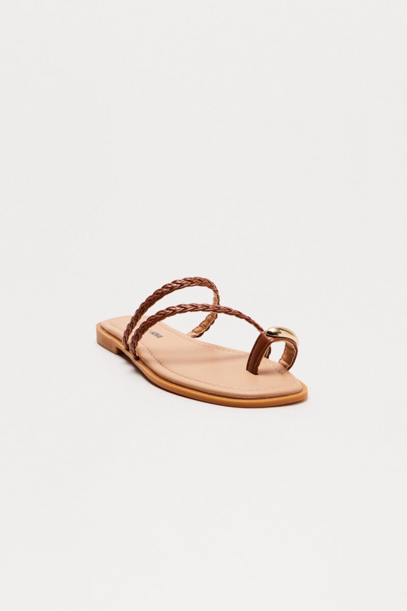 Sandalias Trenzadas Planas en Marrón - Image 7