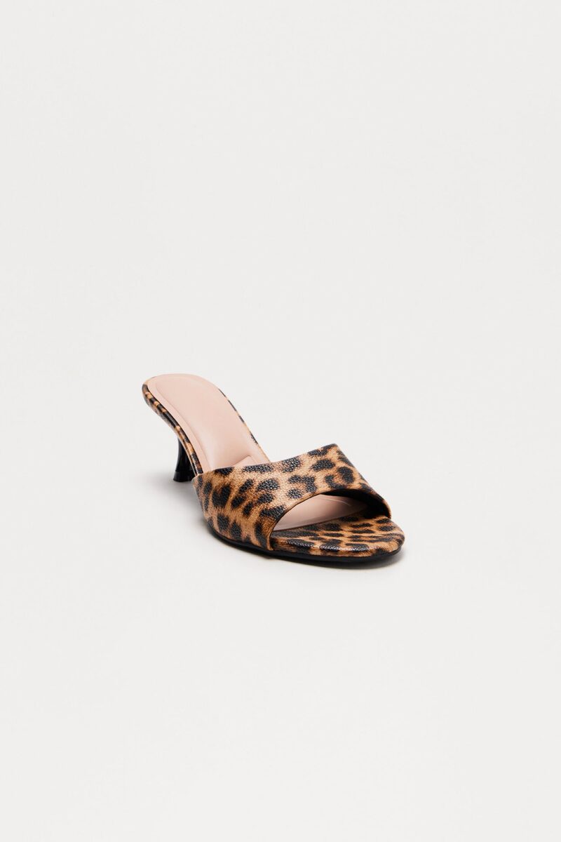 Mules de Tacón Medio con Estampado de Leopardo - Image 4