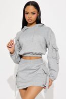 Conjunto de Mini Falda y Sudadera con Capucha en Tela Polar