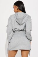 Conjunto de Mini Falda y Sudadera con Capucha en Tela Polar
