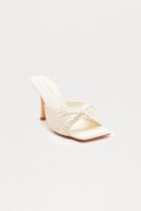Sandalias de Tacón con Detalles de Moño y Volantes