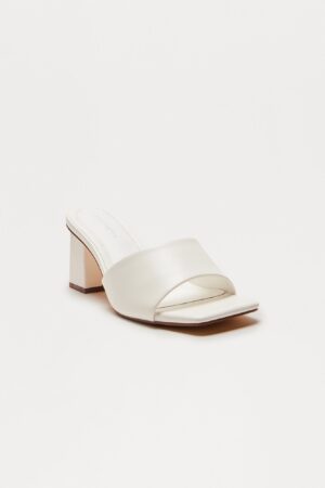 Mules de Tacón Cuadrado en Blanco