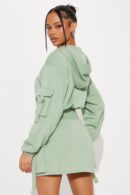 Conjunto de Mini Falda y Sudadera con Capucha en Tela Polar