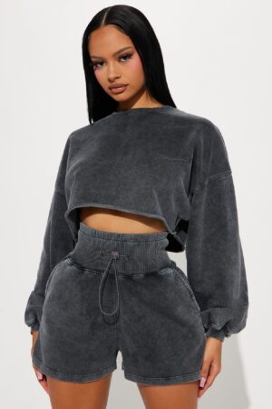 Conjunto de Short y Sudadera Crop - Gris Carbón