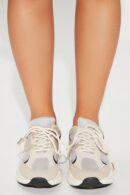 Zapatillas Urbanas con Suela Gruesa en Beige