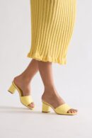 Mules de Tacón Cuadrado en Blanco