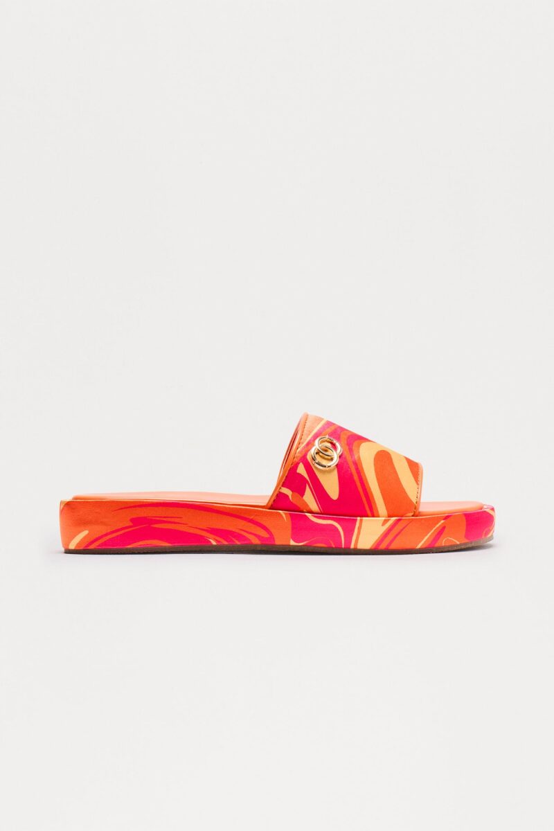 Sandalias Planas Tipo Jellie en Negro - Image 7
