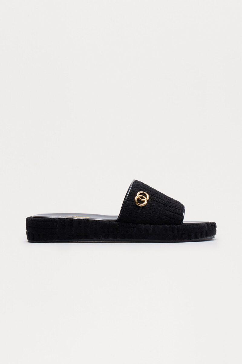 Sandalias Planas Tipo Jellie en Negro - Image 2