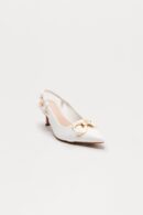 Zapatos Tipo Slingback con Detalle Metálico y Tacón Gatito