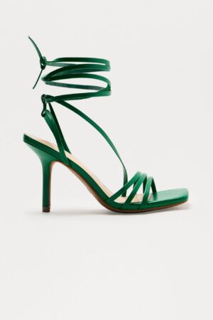 Sandalias de Tacón Cuadrado y Lazos