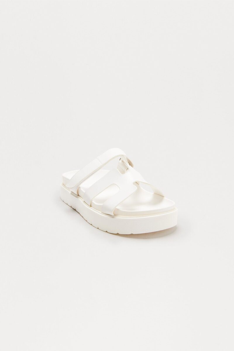 Sandalias de Plataforma Baja en Blanco