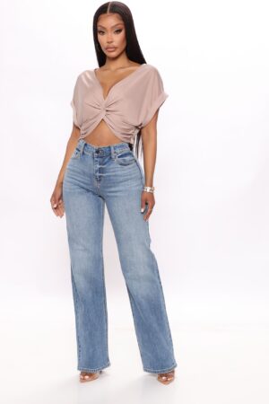 Jeans Rectos Elásticos Estilo Relajado en Lavado Azul Medio