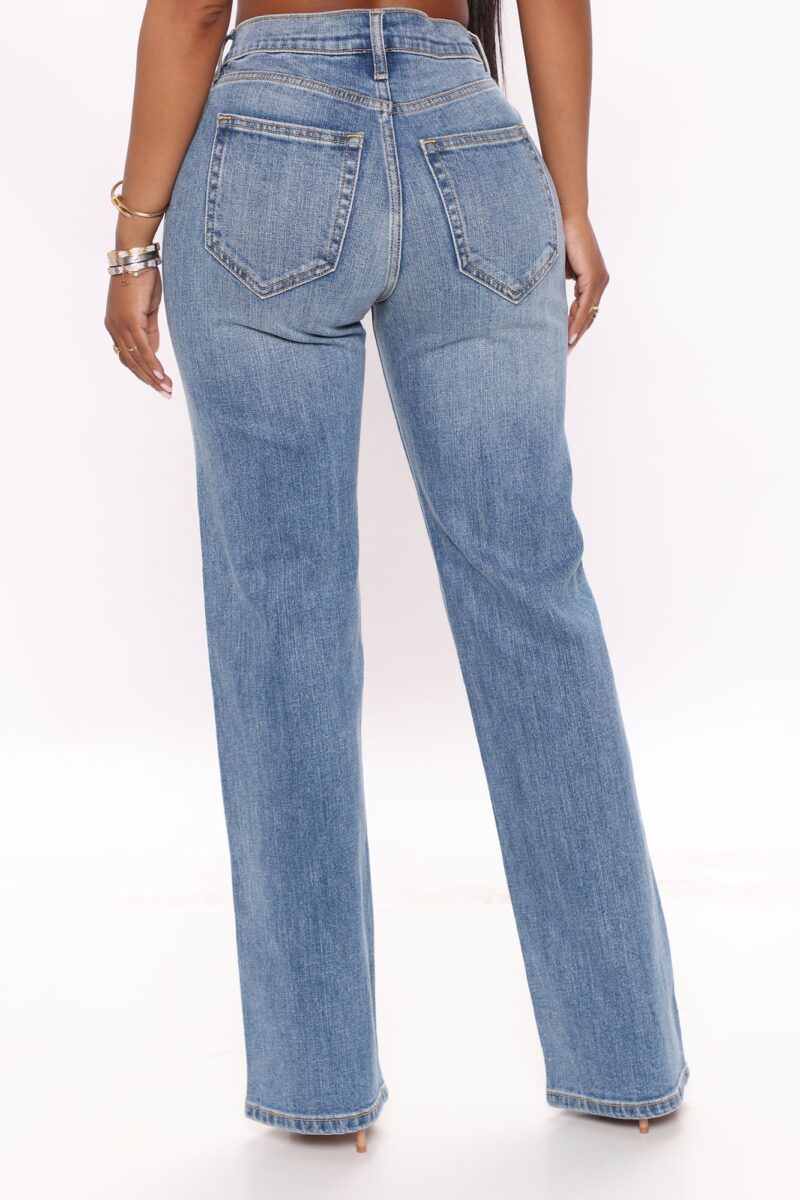 Jeans Rectos Elásticos Estilo Relajado en Lavado Azul Medio - Image 4