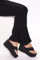 Plataformas Estilo Wedge con Tira en Dedos