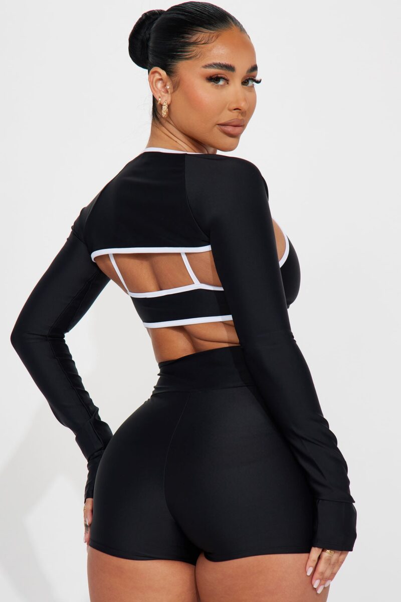 Conjunto Deportivo de 3 Piezas con Bolero y Shorts - Image 3