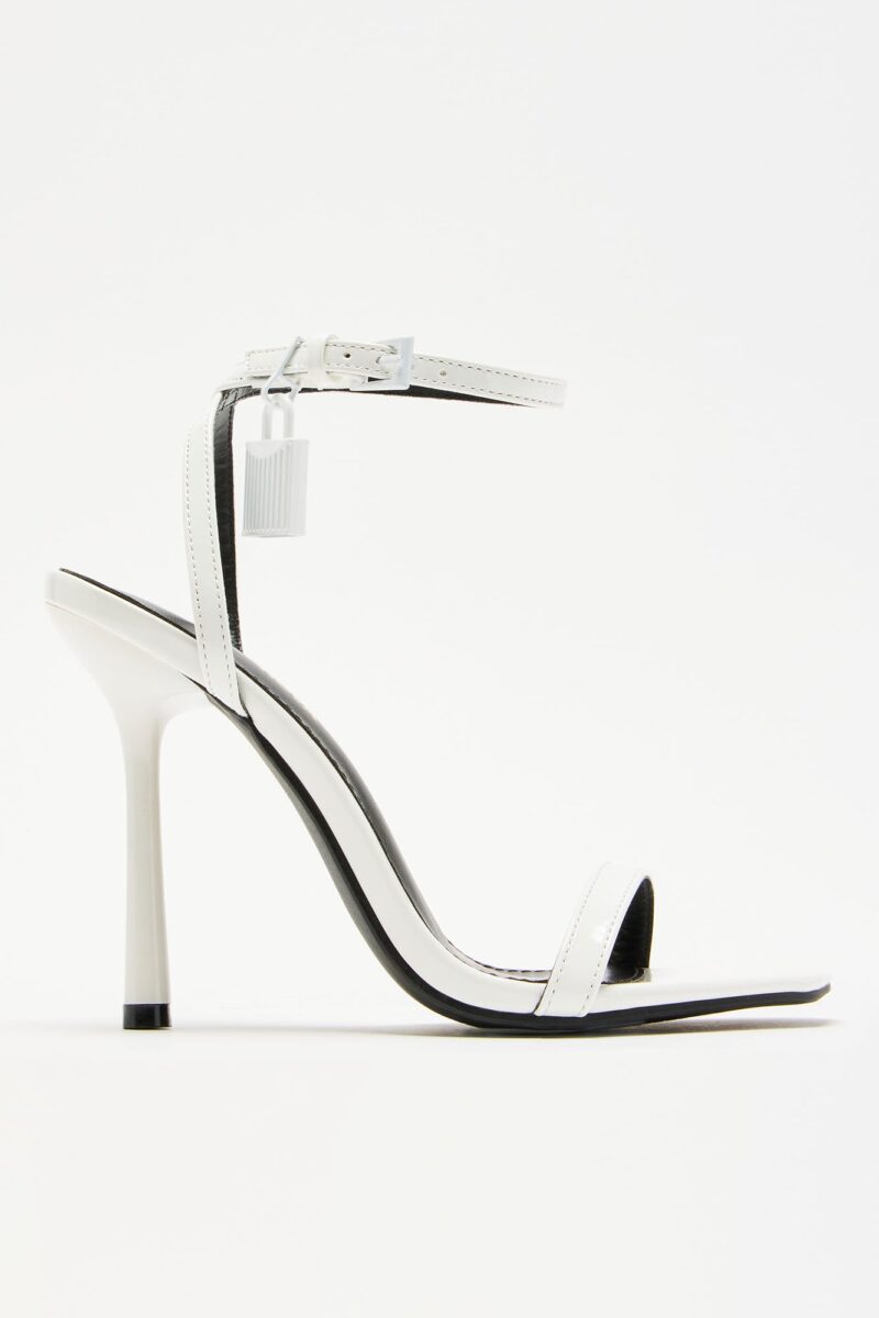 Sandalias de Tacón Alto con Detalle de Cierre - Negro - Image 9