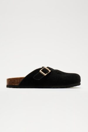 Mules Casuales Negros con Detalle de Hebilla