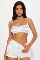 Set de Shorts y Top Satinado con Detalles Fruncidos