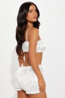 Set de Shorts y Top Satinado con Detalles Fruncidos