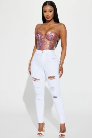 Jeans Ajustados Tiro Alto con Efecto Push Up y Detalles Rotos