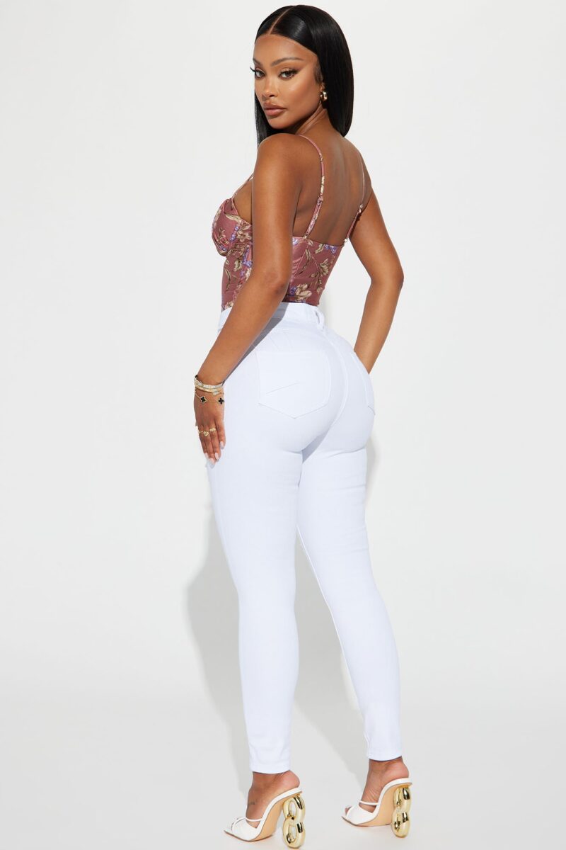 Jeans Ajustados Tiro Alto con Efecto Push Up y Detalles Rotos - Image 3
