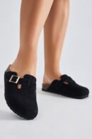 Mules Casuales con Detalle de Hebilla y Punta Redonda