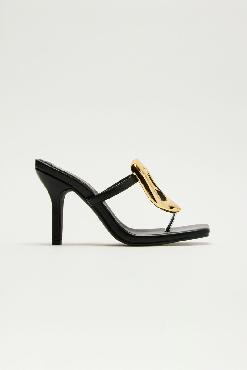 Mules de Tacón Cuadrado con Detalles Metálicos - Dorado - Image 3