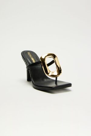 Mules de Tacón con Detalle Metálico y Punta Cuadrada