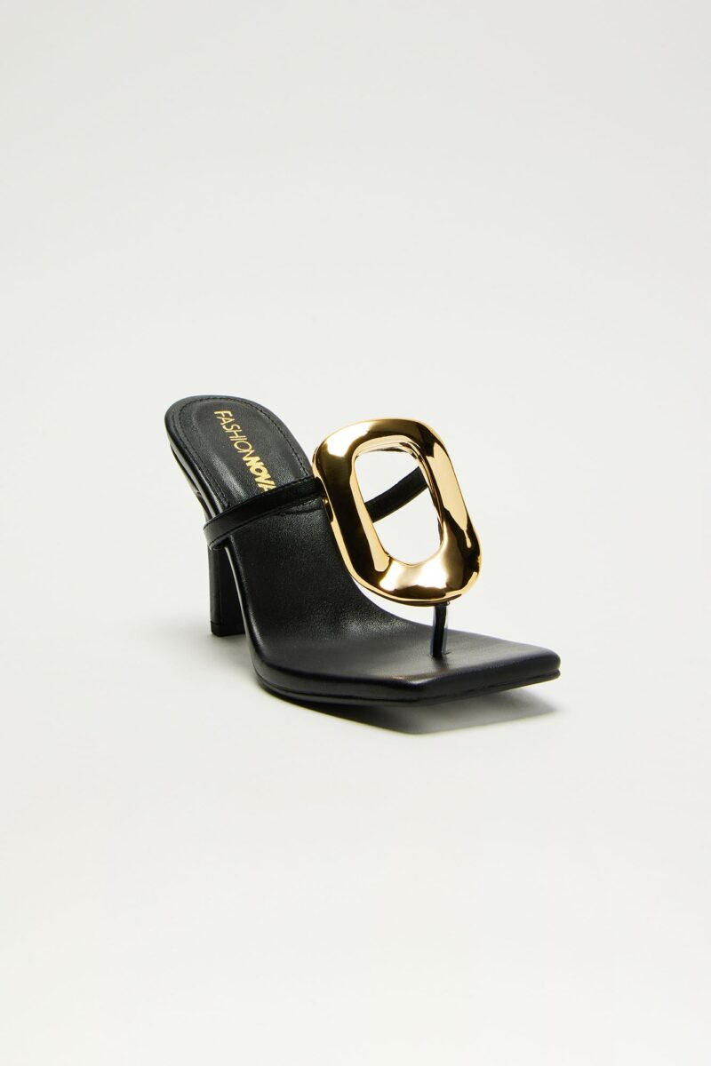 Mules de Tacón con Detalle Metálico y Punta Cuadrada