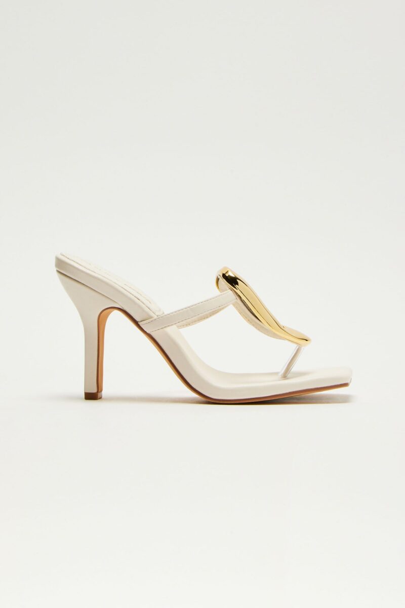 Mules de Tacón Cuadrado con Detalles Metálicos - Dorado - Image 9