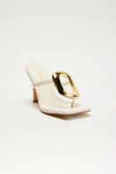 Mules de Tacón Cuadrado con Detalles Metálicos - Dorado