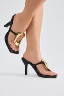 Mules de Tacón Cuadrado con Detalles Metálicos - Dorado