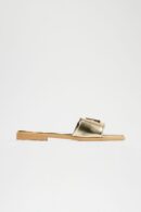 Sandalias Planas con Detalles Metálicos y Punta Cuadrada