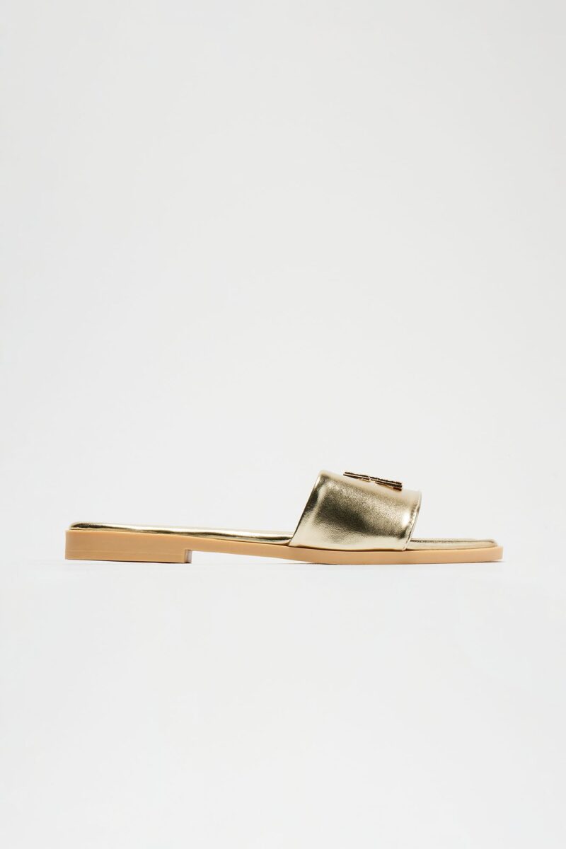 Sandalias Planas con Detalles Metálicos y Punta Cuadrada - Image 12