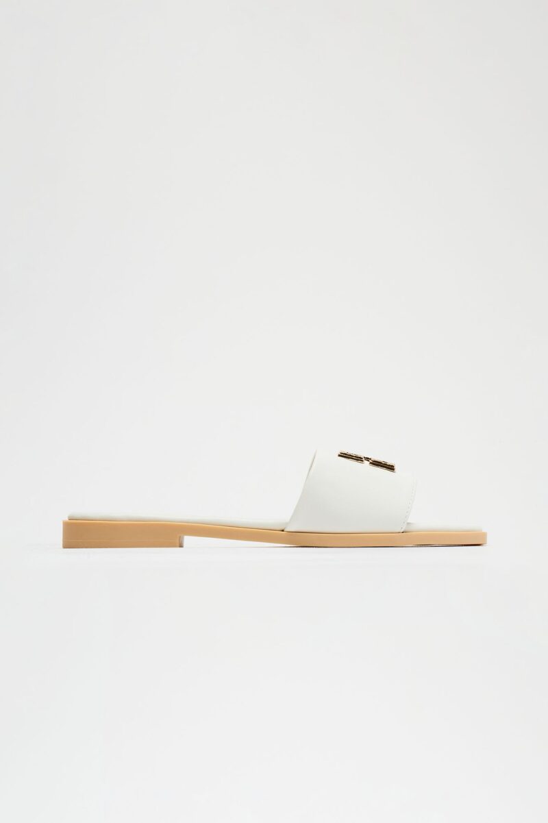 Sandalias Planas con Detalles Metálicos y Punta Cuadrada - Image 26