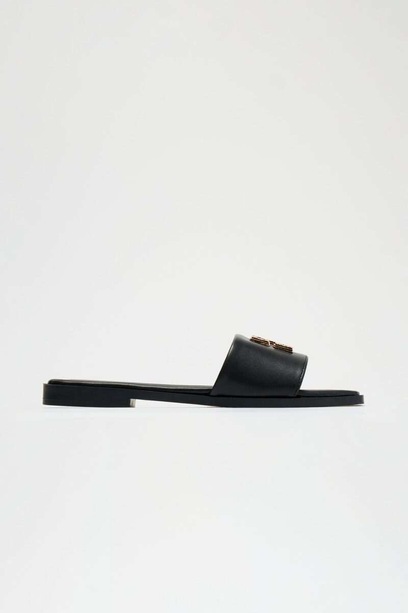 Sandalias Planas con Detalles Metálicos y Punta Cuadrada - Image 3