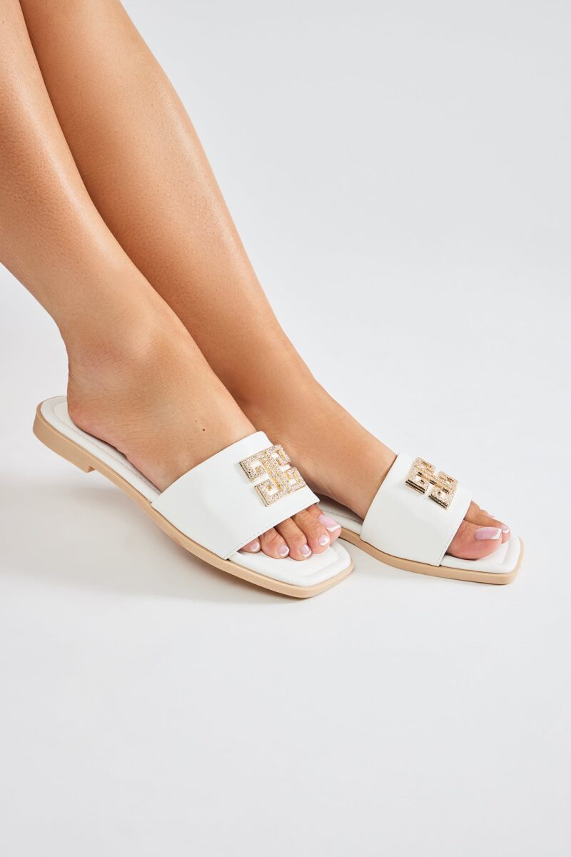 Sandalias Planas con Detalles Metálicos y Punta Cuadrada - Image 27
