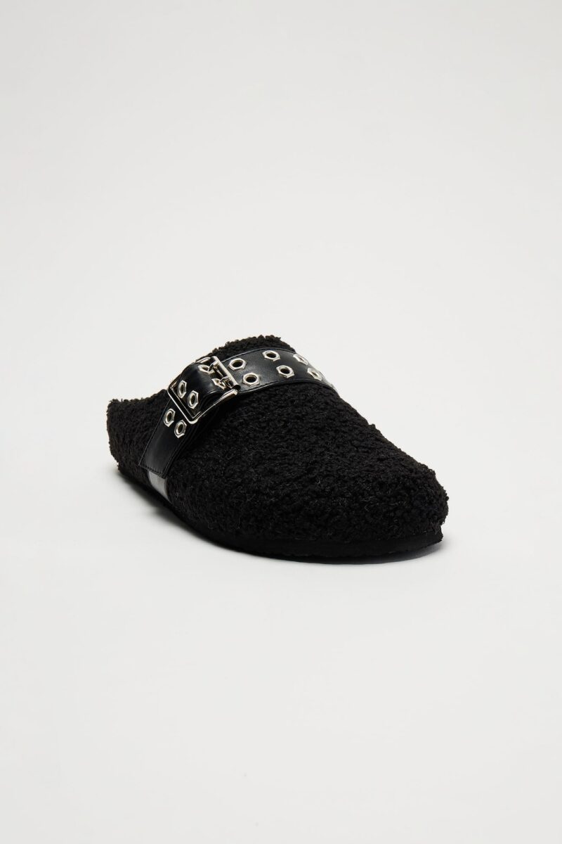 Pantuflas con Hebilla y Detalle de Sherpa - Image 3