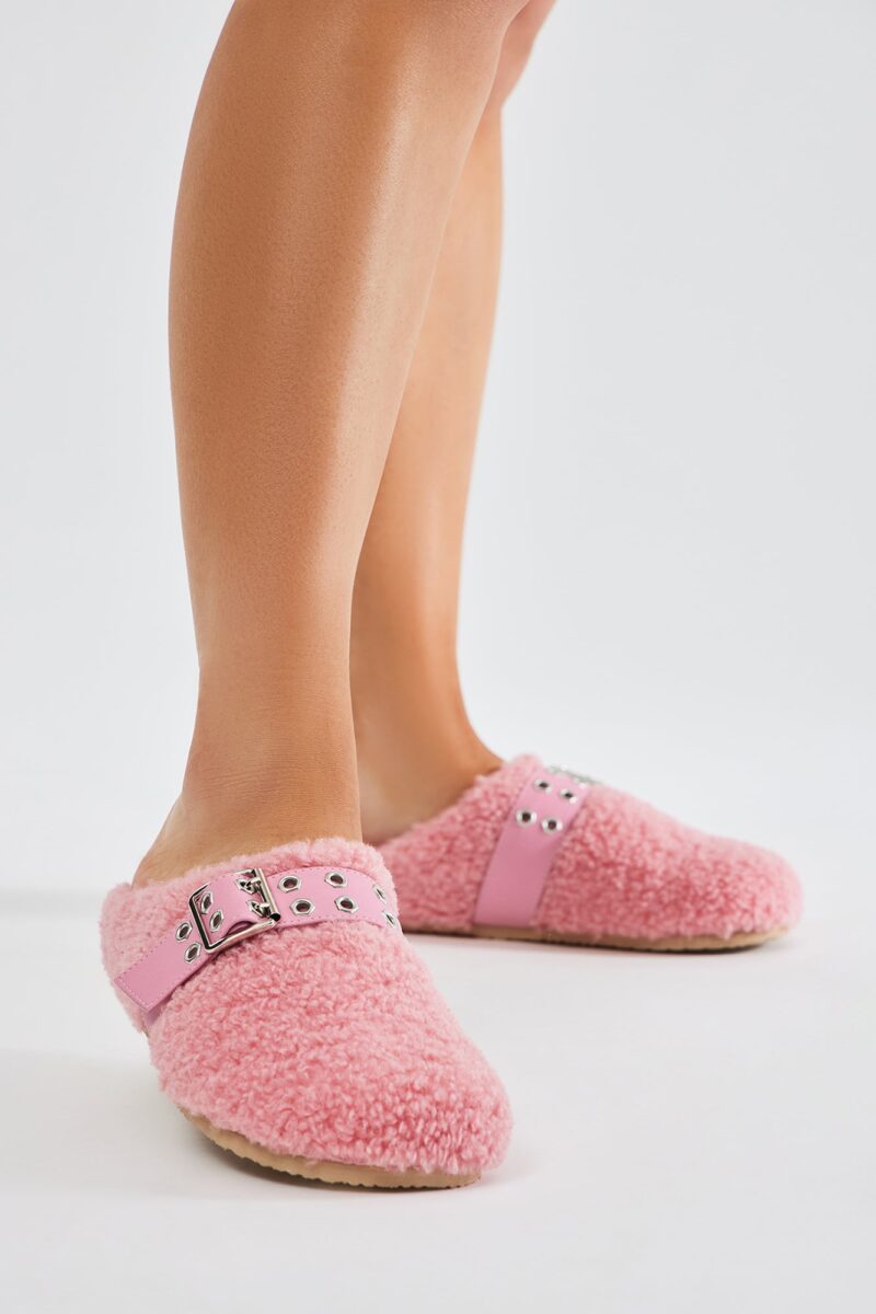 Pantuflas con Hebilla y Detalle de Sherpa - Image 8