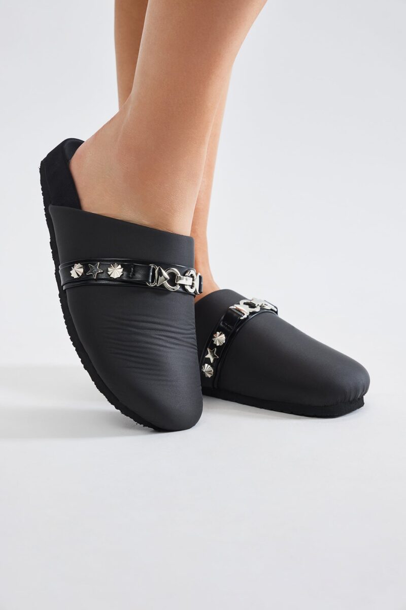 Sandalias Planas de Estilo Casual en Negro - Image 2