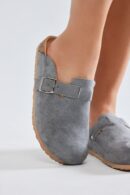 Sandalias Casual con Hebilla y Suela Plana - Gris