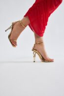 Sandalias de Tacón Cuadrado y Detalle de Nudo