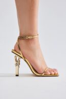 Sandalias de Tacón Cuadrado y Detalle de Nudo