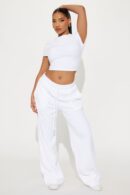 Conjunto de Terciopelo con Pantalón Ancho y Top Corto
