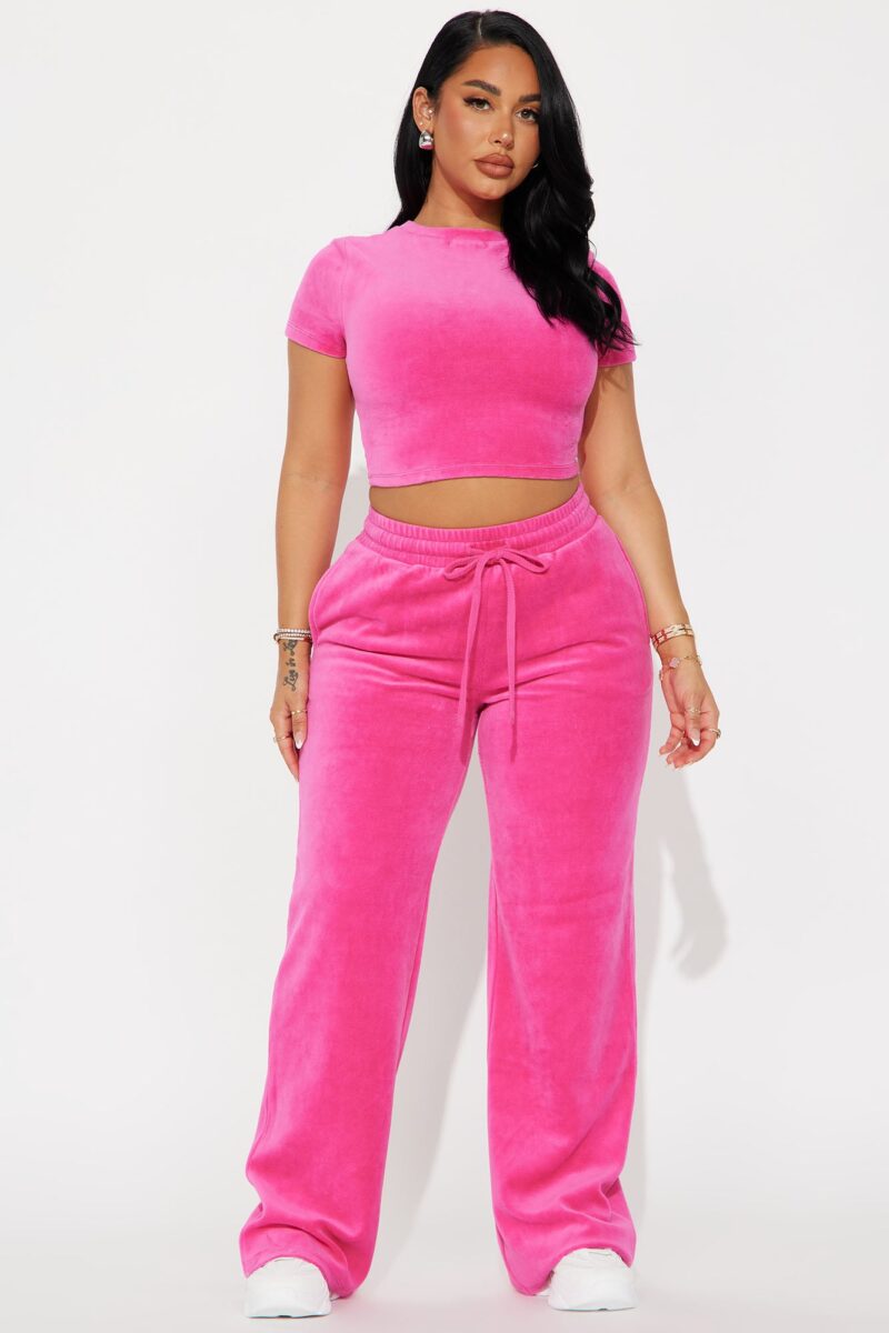 Conjunto de Terciopelo con Pantalón Ancho y Top Corto - Image 8