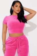 Conjunto de Terciopelo con Pantalón Ancho y Top Corto