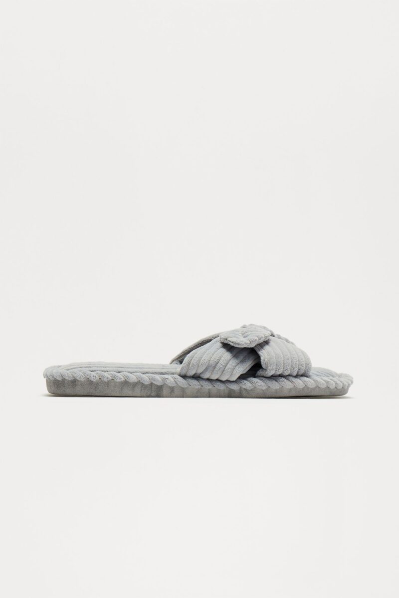 Pantuflas Acolchadas con Moño 3D y Suela Plana - Image 3