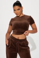 Conjunto de Terciopelo con Pantalón Ancho y Top Corto