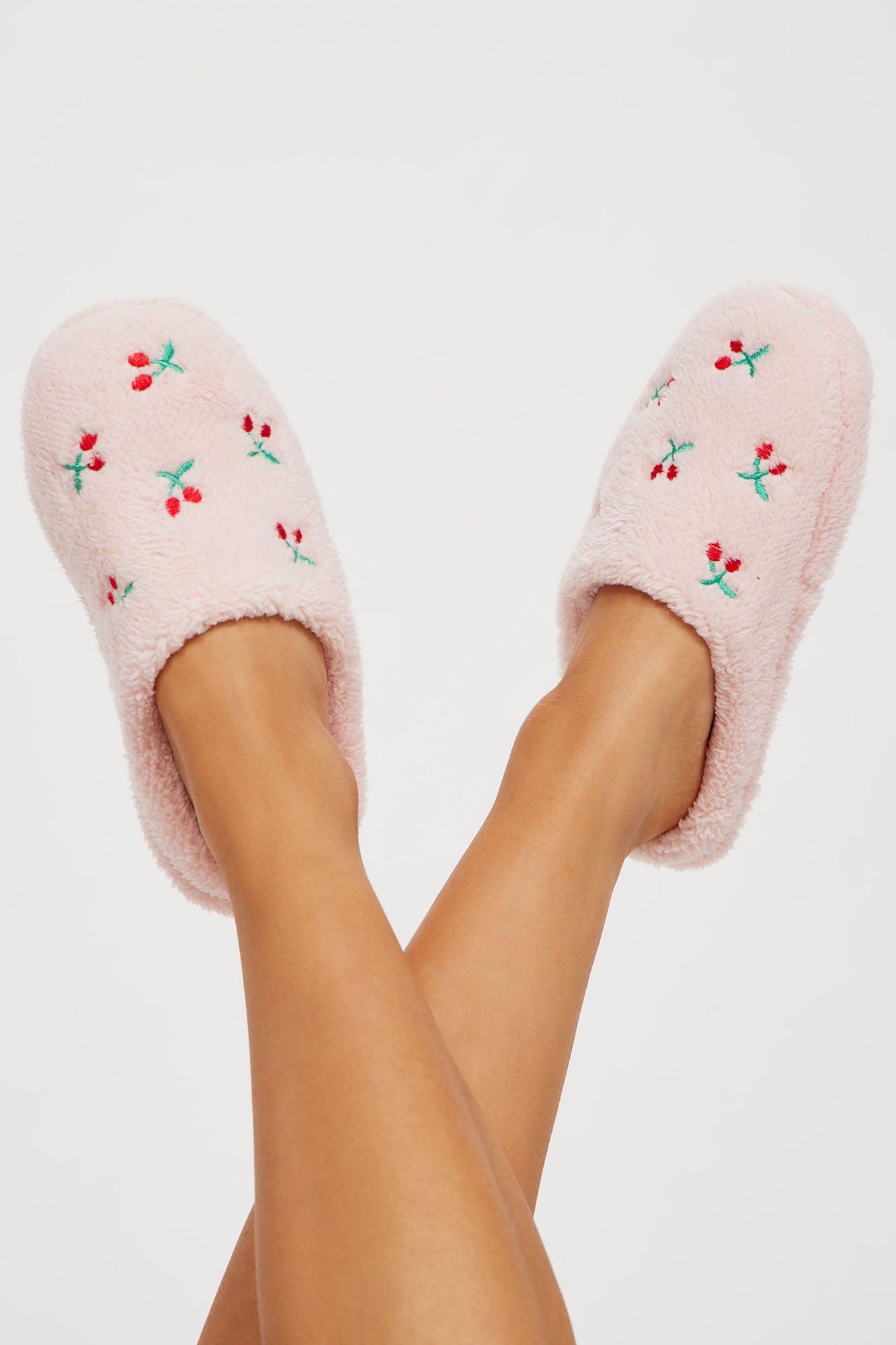 Pantuflas Cerradas con Estampado de Cerezas
