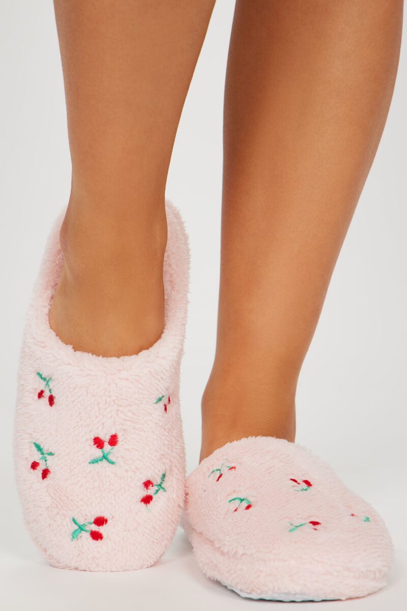 Pantuflas Cerradas con Estampado de Cerezas - Image 2
